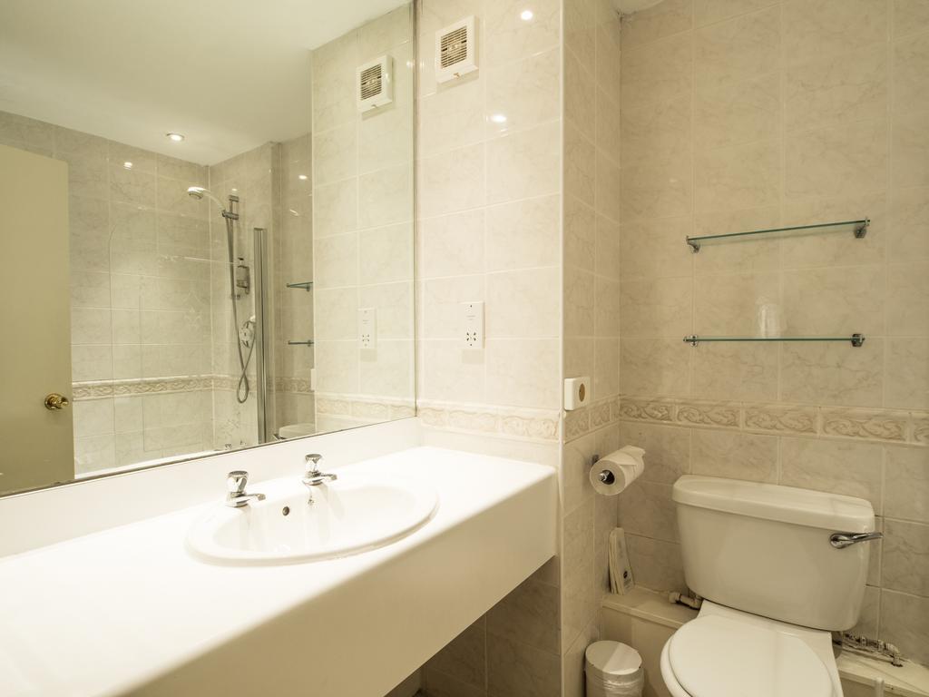 The Devil's Punchbowl Hotel Hindhead